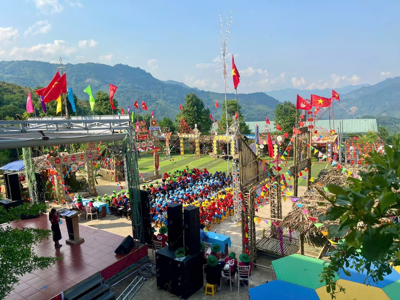 Trường PTDTBT TH&THCS Trà Nam tổ chức Hội trại “5 năm kết nội-Tự hào và phát triển”, chào mừng kỉ niệm 50 năm “Non sông liền một dải”