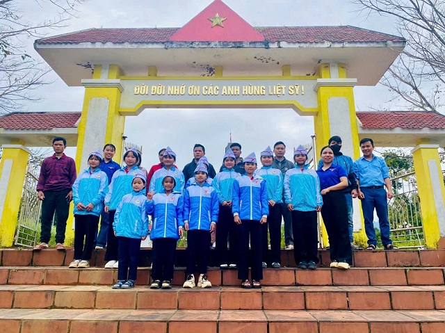 Tuổi trẻ Trường PTDTBT TH&THCS Trà Nam với chủ điểm “Uống nước nhớ nguồn”