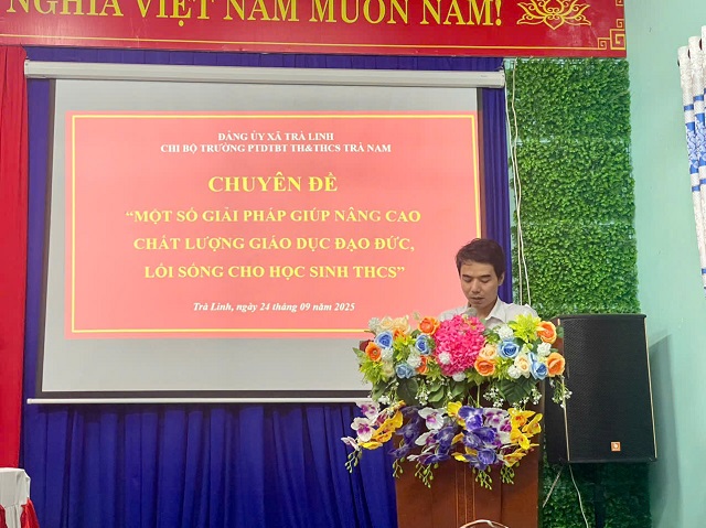 Chi bộ nhà trường tổ chức sinh hoạt theo chuyên đề “Một số giải pháp giúp nâng cao chất lượng giáo dục đạo đức học sinh THCS”