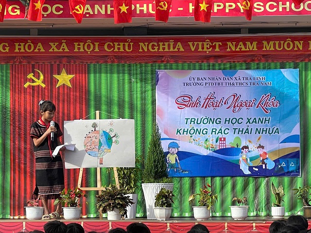 Sinh hoạt ngoại khóa: “Trường học xanh – không rác thải nhựa”