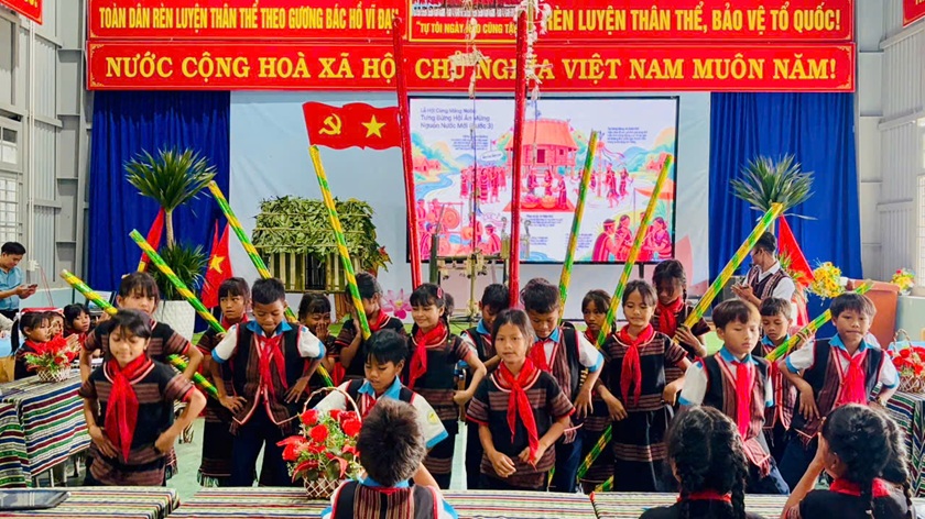 Cụm chuyên môn số 5 tổ chức thành công buổi sinh hoạt chuyên đề: “Quê hương em – Nơi lưu giữ truyền thống” nội dung Hoạt động trải nghiệm lớp 5.