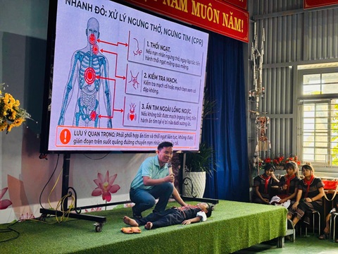 Tập huấn các kỹ năng phòng chống đuối nước, bệnh tay chân miệng và ATGT học đường