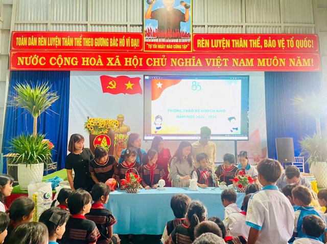 Sinh hoạt kỷ niệm 136 năm ngày sinh của Bác và tổng kết các phong trào năm học