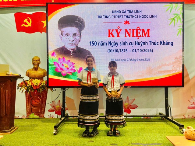 TRƯỜNG PTDTBT TH&THCS NGỌC LINH TỔ CHỨC SINH HOẠT KỶ NIỆM 150 NĂM NGÀY SINH CỤ HUỲNH THÚC KHÁNG